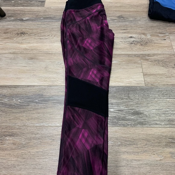 Yoga capris. - Picture 2 of 2
